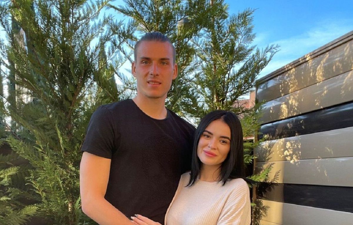 Лунін зустрів дружину та новонародженого сина з пологового будинку сімейне фото - 27 мая 2022 - 24 канал Спорт Лунін зустрів дружину та новонародженого сина з пологового будинку сімейне фото - 27 мая 2022 - 24 канал Спорт