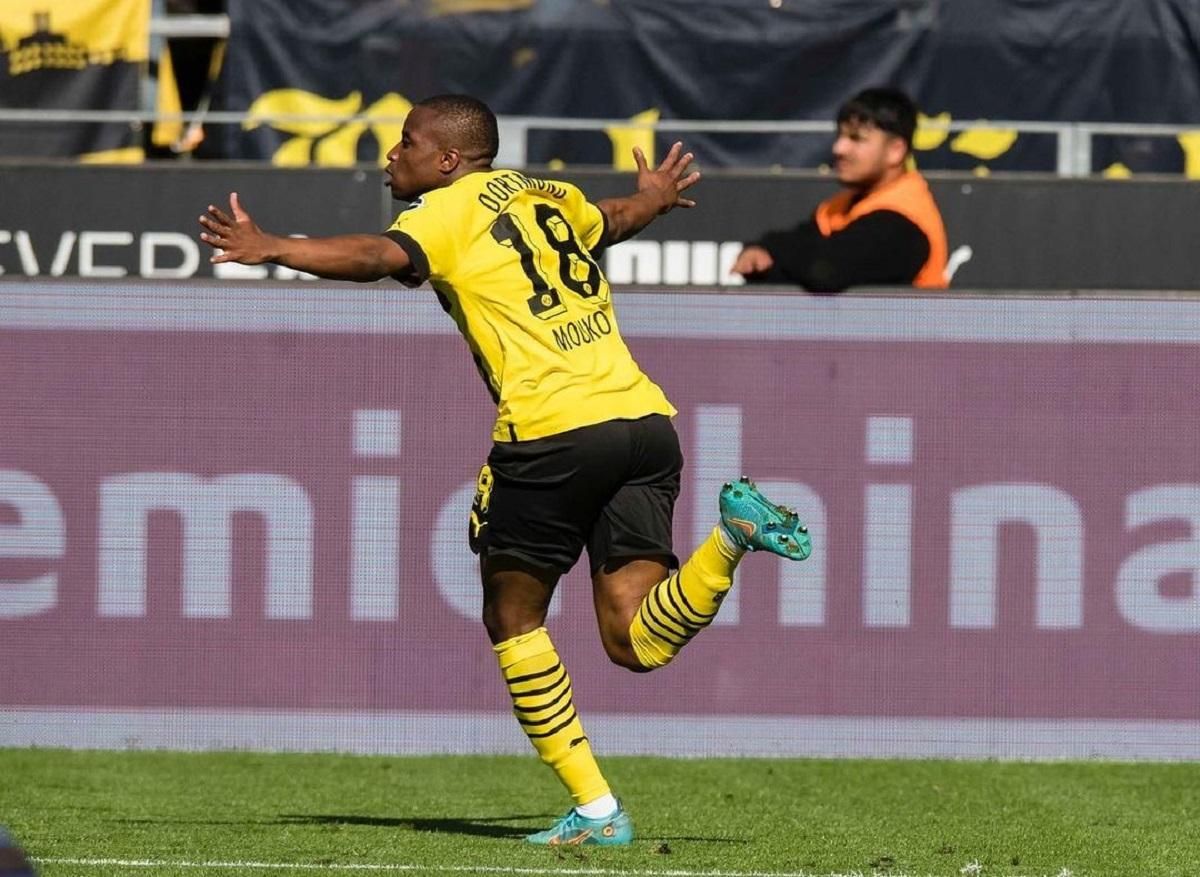 Футболист Боруссии получил подарок от соперника за гол, спасший их от вылета - 24 канал Спорт Футболист Боруссии получил подарок от соперника за гол, спасший их от вылета - 24 канал Спорт