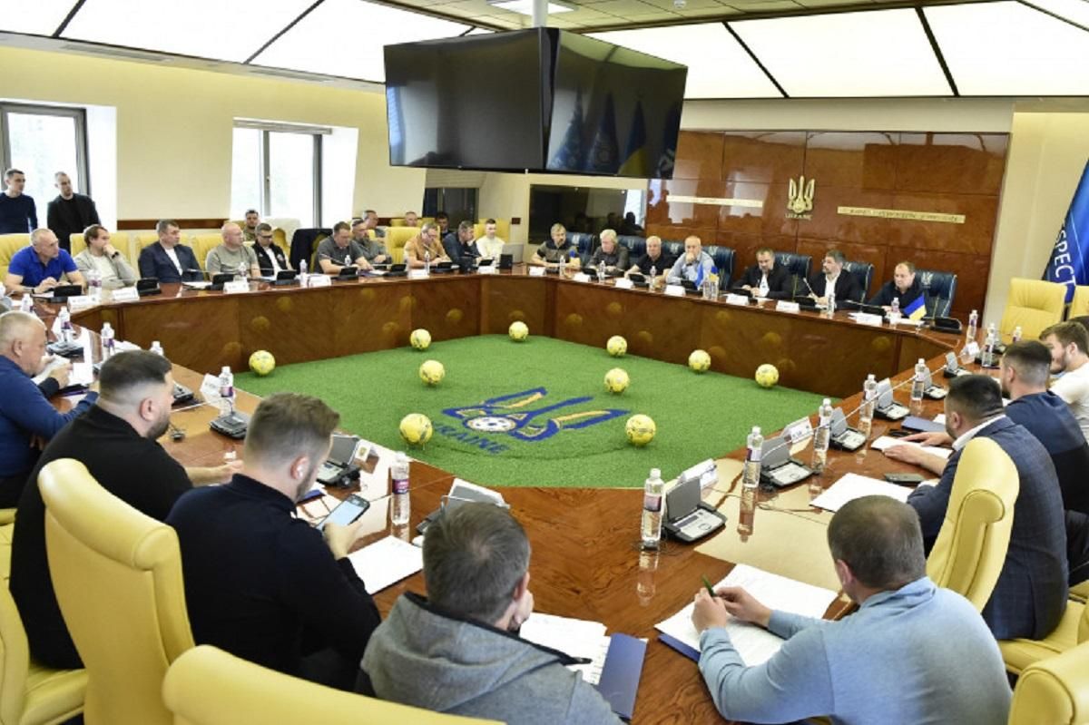 Футболу в Україні – бути  перші підсумки засідання УПЛ та представників клубів - 24 канал Спорт