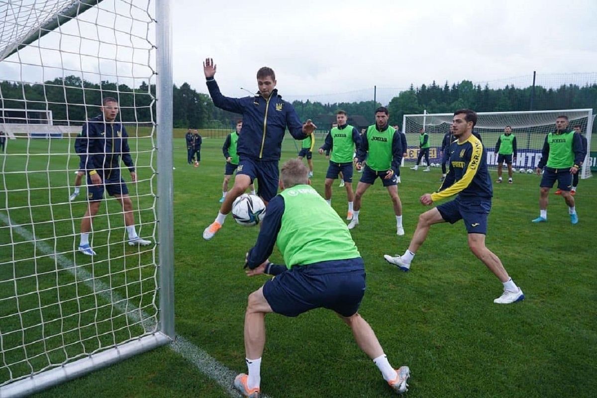 Збірна України вилітає у Глазго на гру відбору ЧС-2022 проти Шотландії - 24 канал Спорт Збірна України вилітає у Глазго на гру відбору ЧС-2022 проти Шотландії - 24 канал Спорт