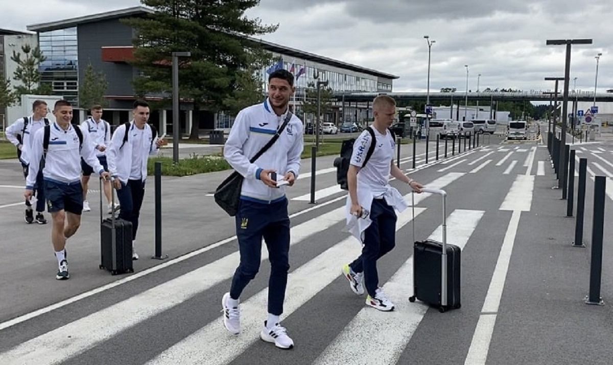 Збірна України прилетіла у Глазго на гру проти Шотландії - 24 канал Спорт Збірна України прилетіла у Глазго на гру проти Шотландії - 24 канал Спорт