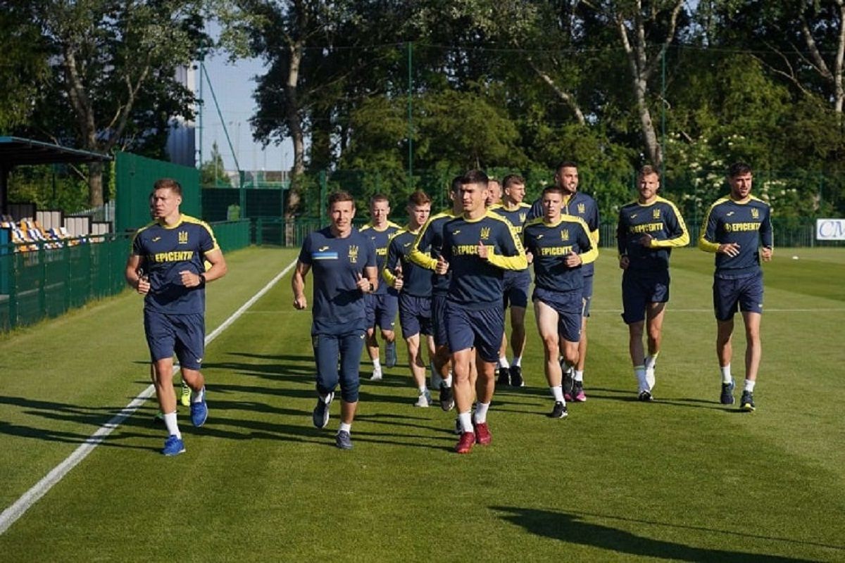 Збірна України прилетіла у Кардіфф  попереду "фінал усього їхнього життя" - 24 канал Спорт