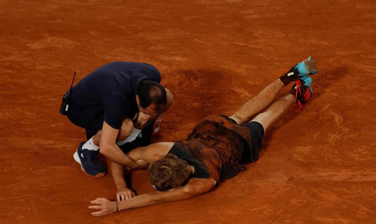 Не смог самостоятельно покинуть пределы корта Зверев снялся с финала Ролан Гаррос из-за травмы - 24 канал Спорт Не смог самостоятельно покинуть пределы корта Зверев снялся с финала Ролан Гаррос из-за травмы - 24 канал Спорт