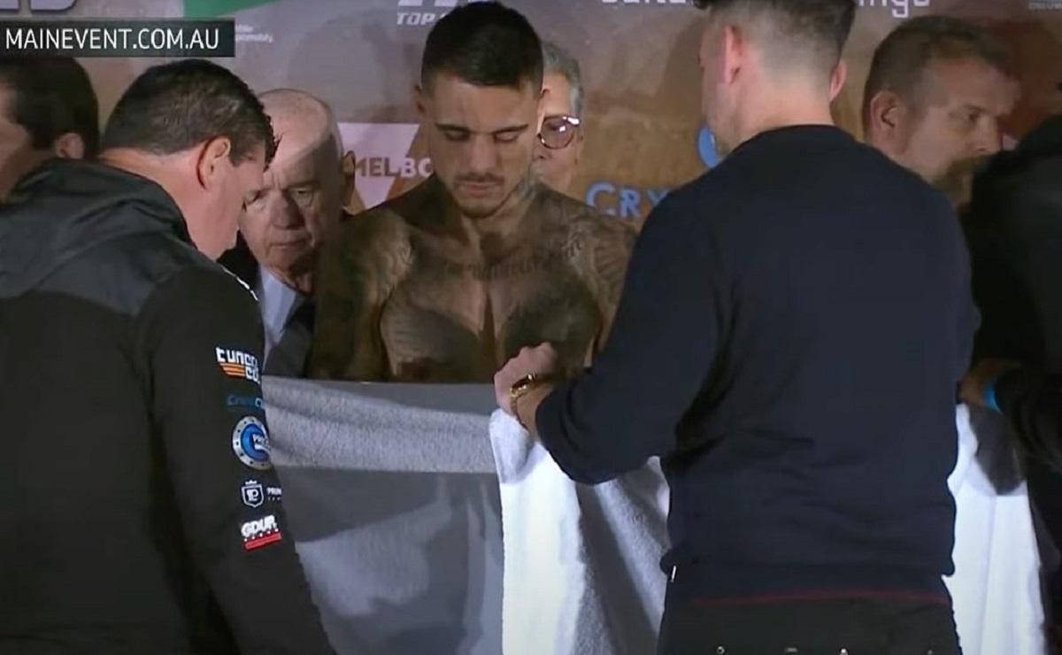 Довелося знімати спіднє: Камбосос ледь не провалив процедуру зважування Довелося знімати спіднє: Камбосос ледь не провалив процедуру зважування