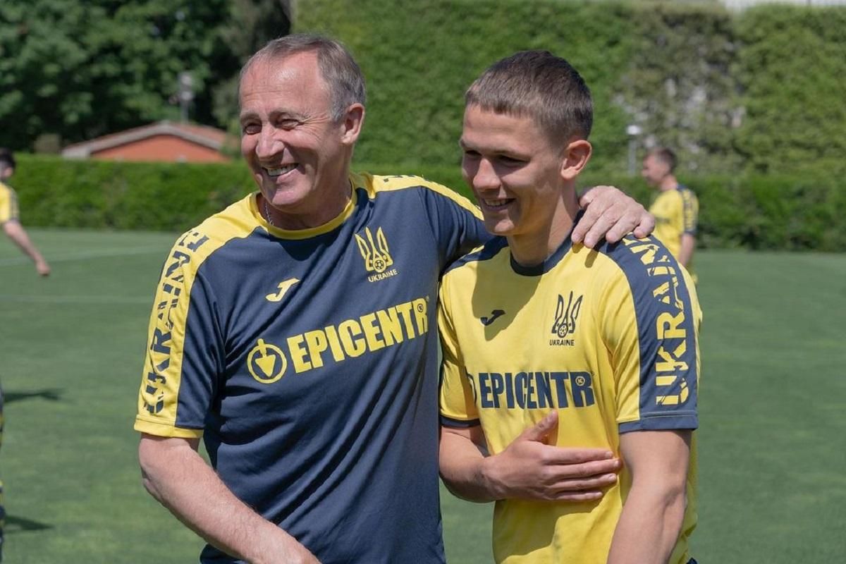 "Давайте хоча б наполовину менше" Петраков відмовився від великої зарплати у збірній України - 24 канал Спорт "Давайте хоча б наполовину менше" Петраков відмовився від великої зарплати у збірній України - 24 канал Спорт