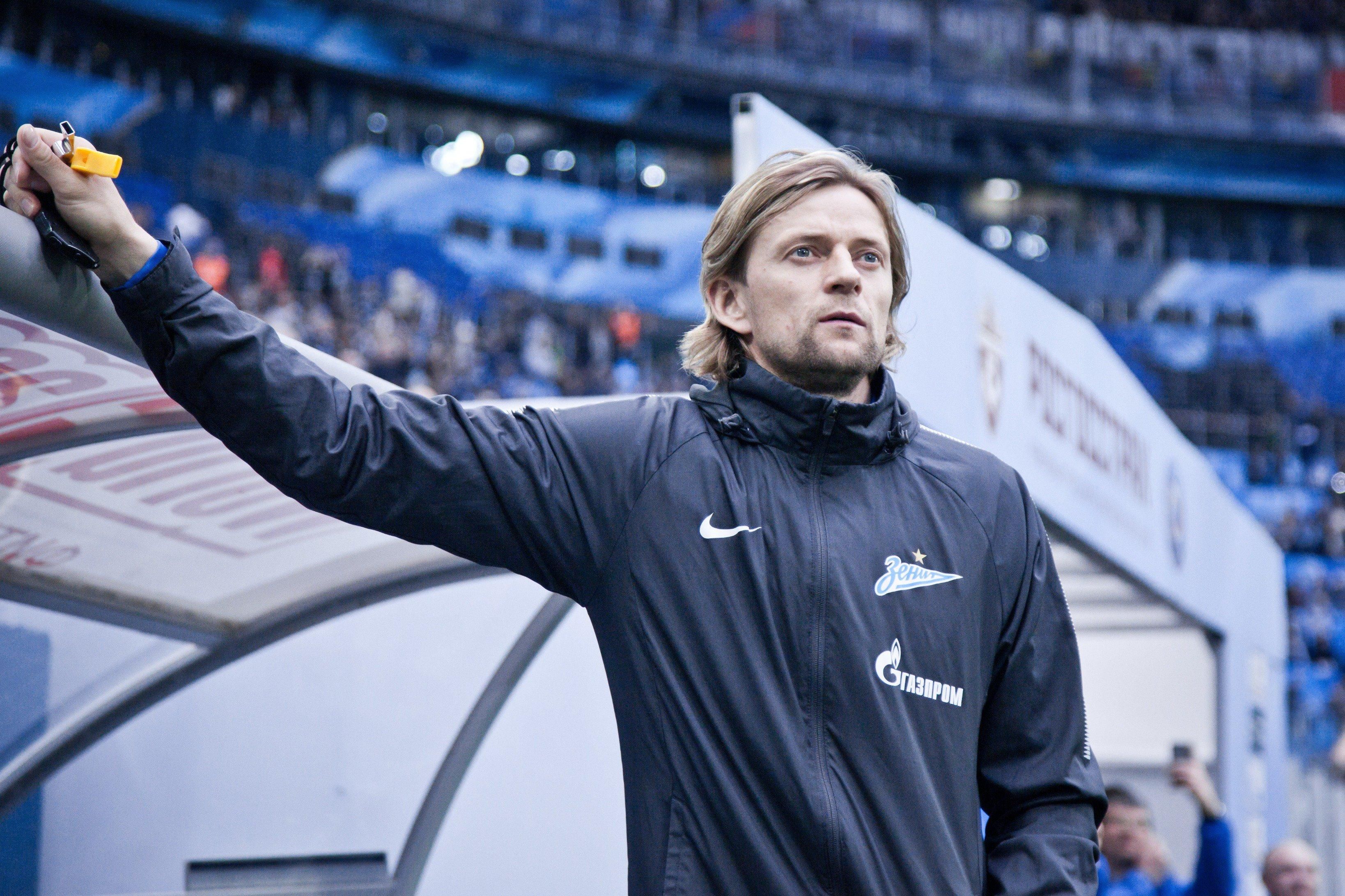 "Бросил нашу команду" украинские фанаты вытерли ноги о футболку Тимощука – красноречивое видео - 24 канал Спорт "Бросил нашу команду" украинские фанаты вытерли ноги о футболку Тимощука – красноречивое видео - 24 канал Спорт