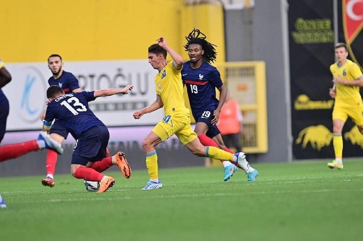 Півзахисник Реала підтримав збірну України U-21 після матчу, подарувавши футблки - 10 июня 2022 - 24 канал Спорт Півзахисник Реала підтримав збірну України U-21 після матчу, подарувавши футблки - 10 июня 2022 - 24 канал Спорт