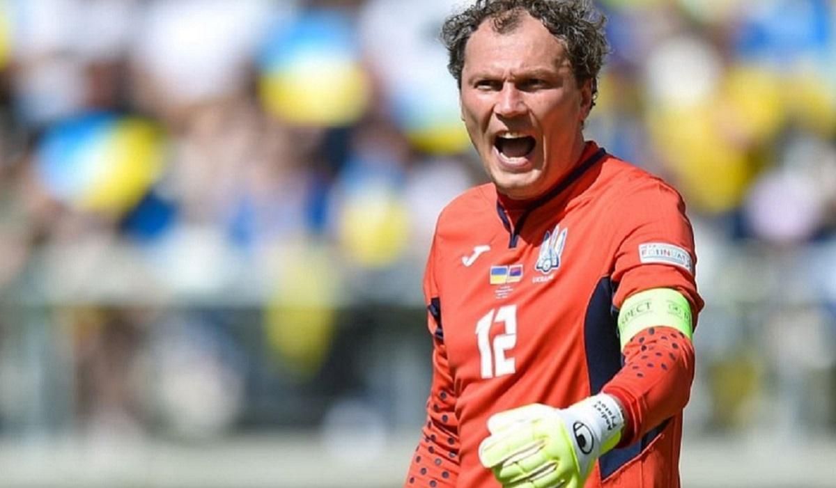 Попал в объятия команды Пятов тепло простился со сборной Украины – трогательное видео - 24 канал Спорт Попал в объятия команды Пятов тепло простился со сборной Украины – трогательное видео - 24 канал Спорт