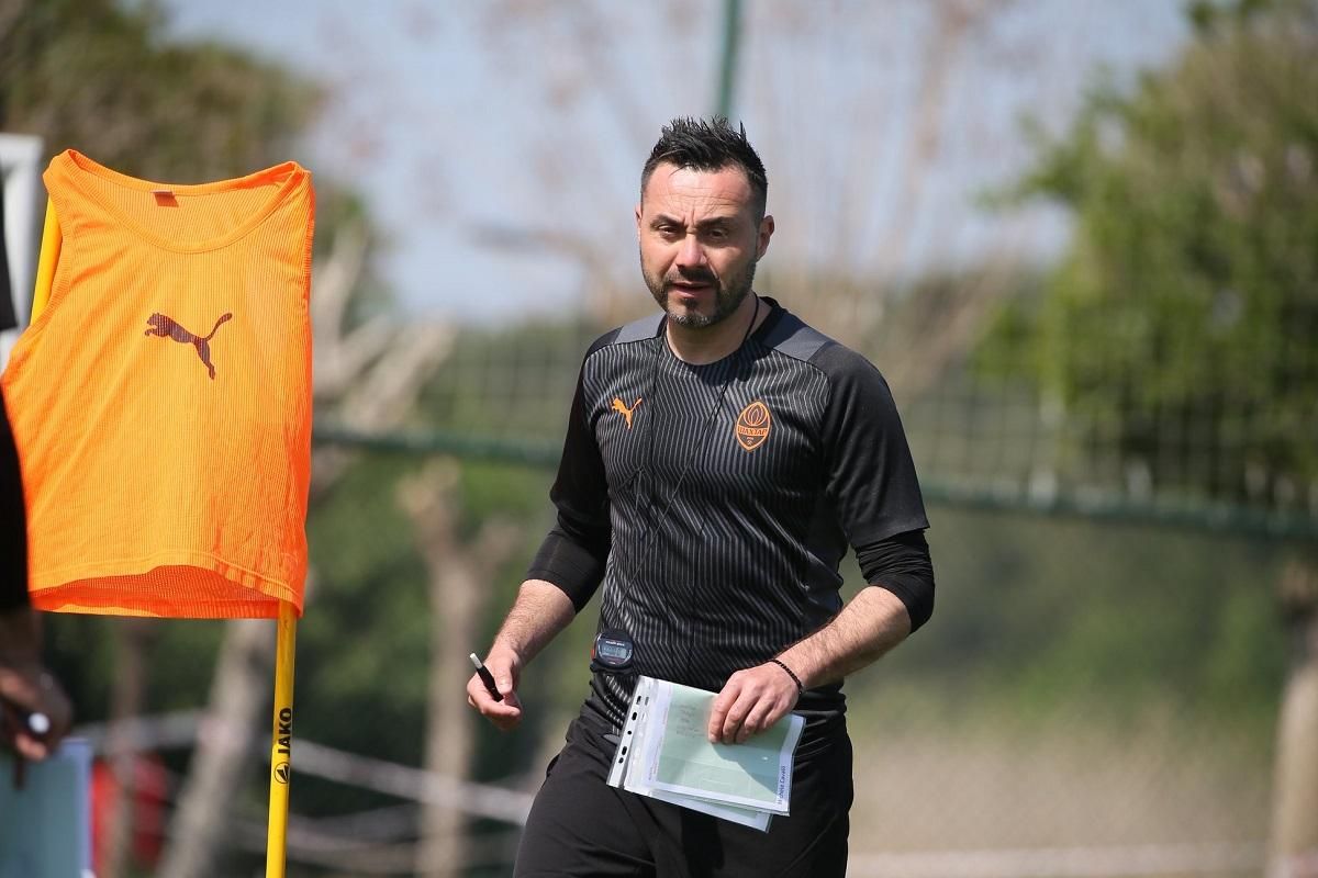 Шахтар все ще може зберегти Де Дзербі на тренерському містку - 24 канал Спорт Шахтар все ще може зберегти Де Дзербі на тренерському містку - 24 канал Спорт