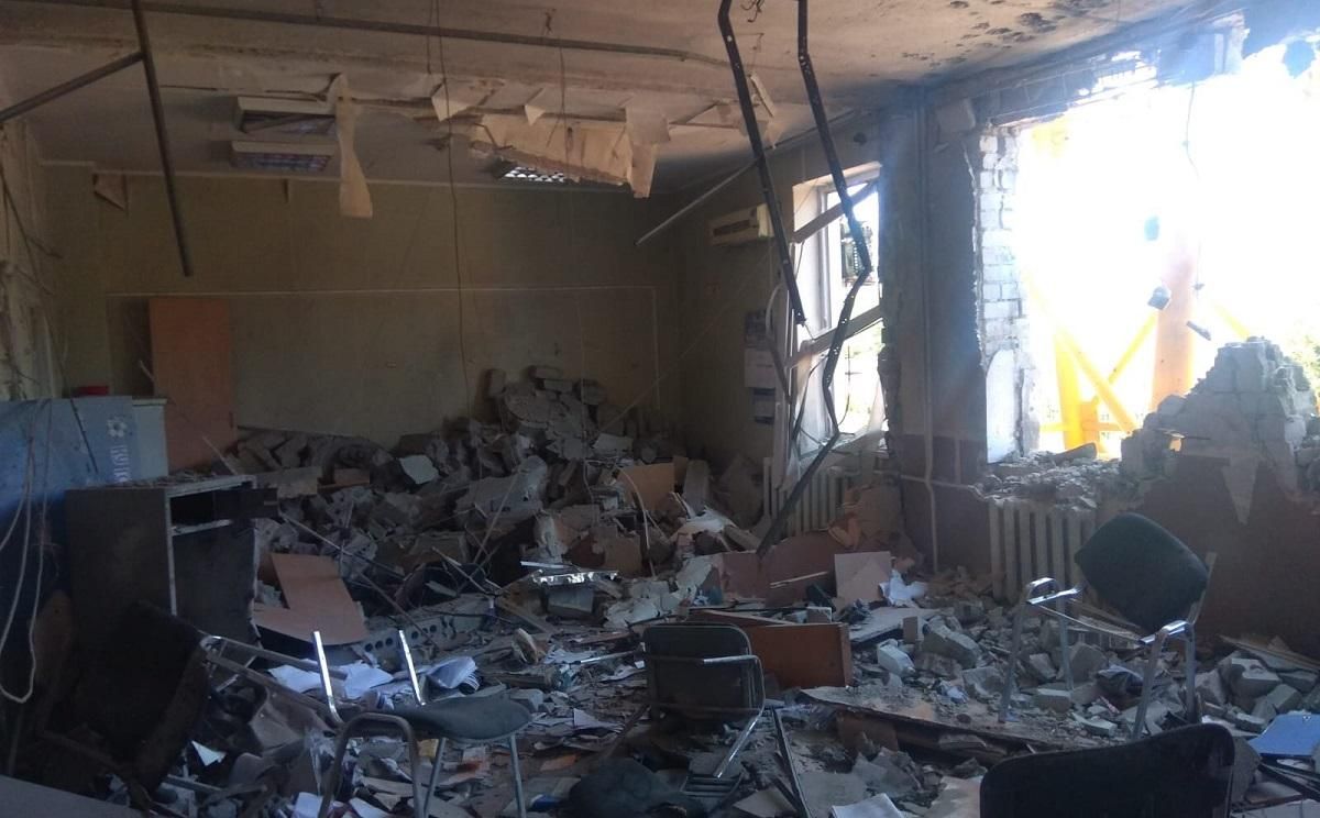 Сліди від авіа артилерійських ударів та "мертвий" газон як виглядає домашній стадіон Маріуполя - 24 канал Спорт Сліди від авіа артилерійських ударів та "мертвий" газон як виглядає домашній стадіон Маріуполя - 24 канал Спорт