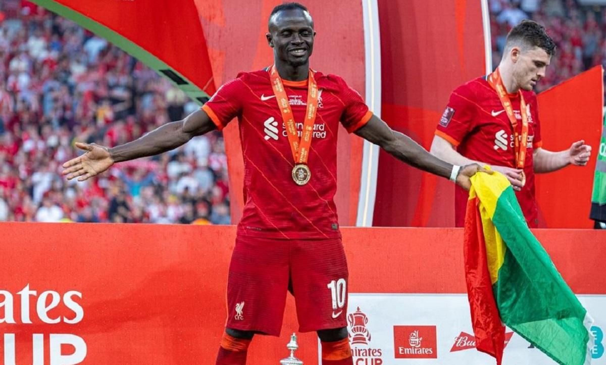 Звезда Ливерпуля Мане сыграл в футбол в родном Сенегале  вместо поля было вязкое болото - 24 канал Спорт
