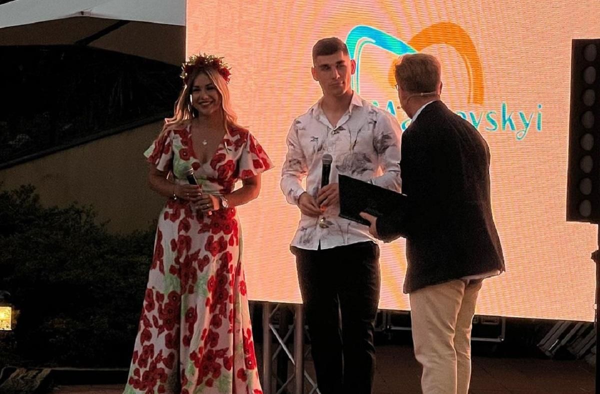 Семья Малиновского устроила благотворительный вечер в украинском стиле праздничные фото - 24 канал Спорт Семья Малиновского устроила благотворительный вечер в украинском стиле праздничные фото - 24 канал Спорт