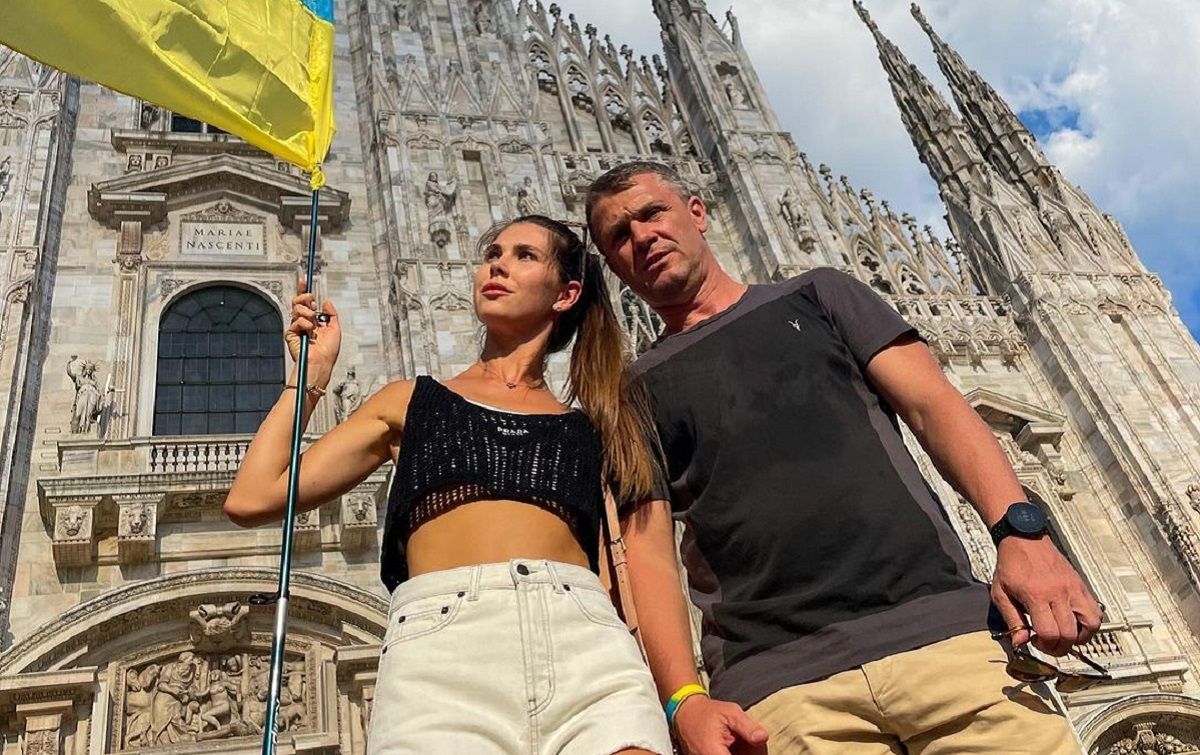 Ребров із дружиною став учасником мітингу на підтримку України у Мілані  патріотичне фото - 24 канал Спорт