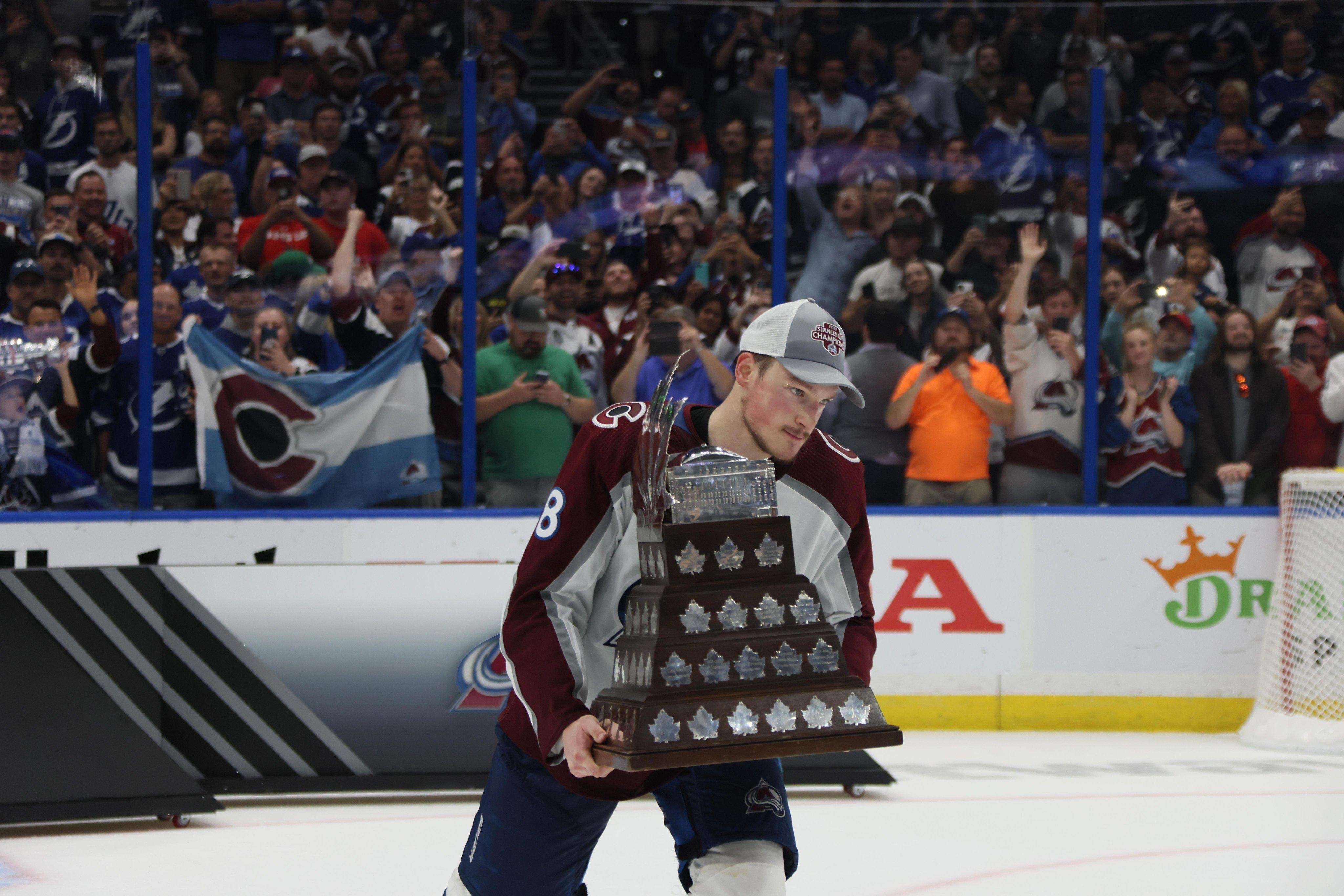 Хоккеист украинского происхождения Кейл Макар признан лучшим игроком плей-офф НХЛ