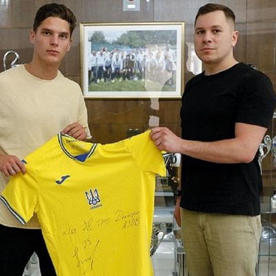 Футболисты сборной Украины U-21 закупили рации для ВСУ