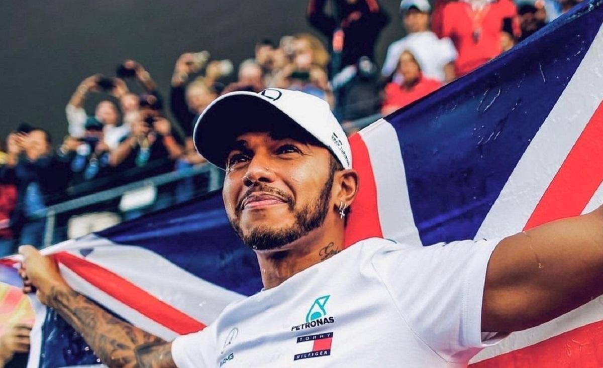 Хэмилтон раскритиковал Экклстоуна за поддержку Путина Хэмилтон раскритиковал Экклстоуна за поддержку Путина