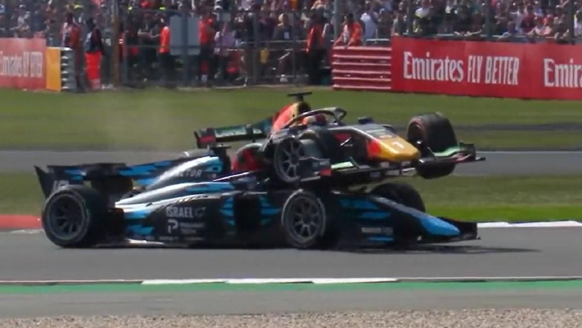 Пілот Формули-2 потрапив в жахливу аварію під час гран-прі Великої Британії відео зіткнення - 24 канал Спорт Пілот Формули-2 потрапив в жахливу аварію під час гран-прі Великої Британії відео зіткнення - 24 канал Спорт