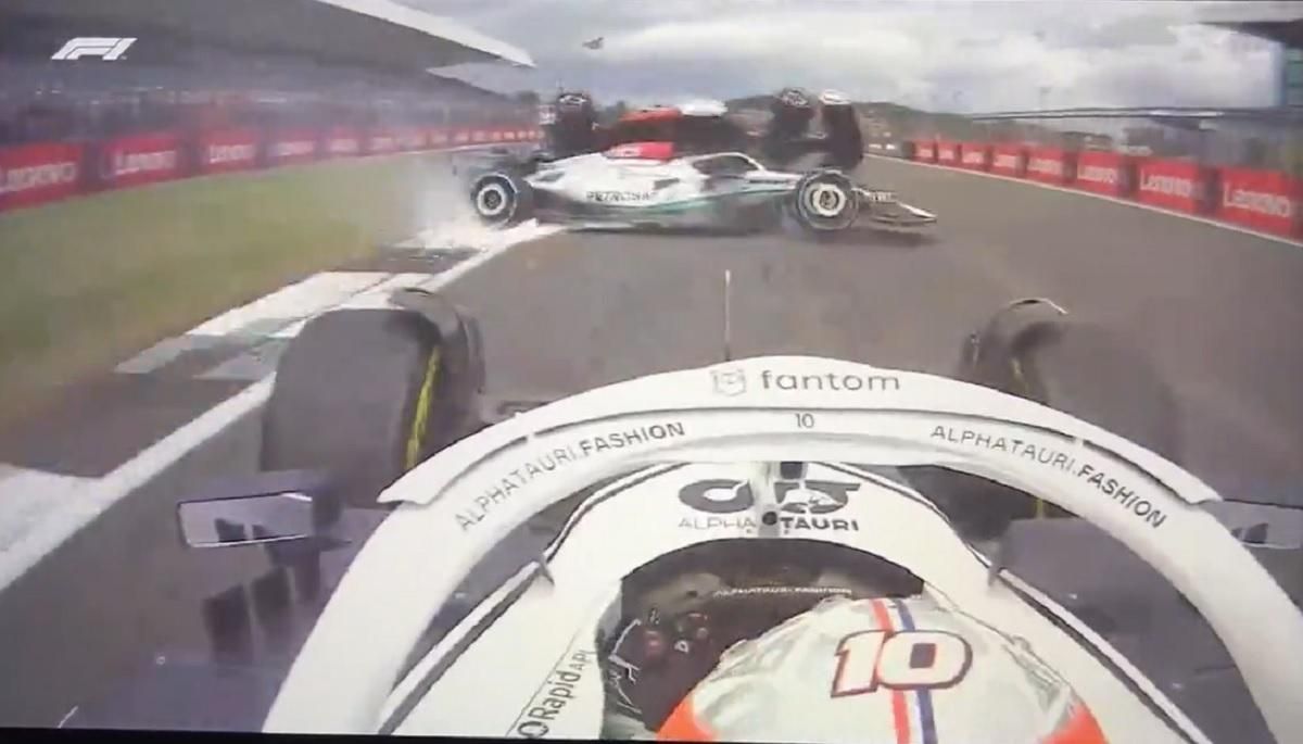 Болід Гуаньюя перевернувся декілька разів Болід Гуаньюя перевернувся декілька разів