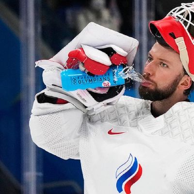 Хоккеиста сборной России, желавшего бежать в НХЛ, отправили служить в армии за Полярный круг