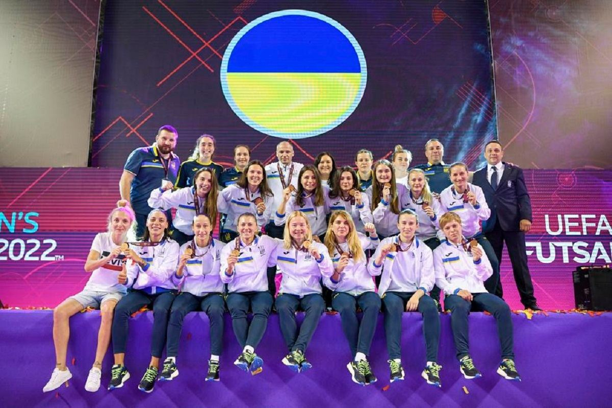 Церемония награждения женской сборной Украины по футзалу на Евро-2022