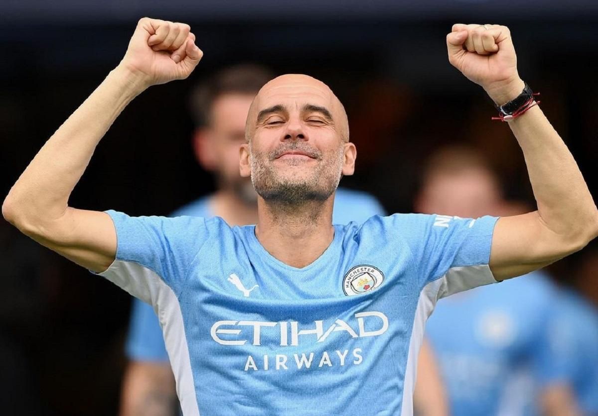 Гвардиола подарил украинским военным мяч с автографами футболистов Ман Сити Гвардиола подарил украинским военным мяч с автографами футболистов Ман Сити