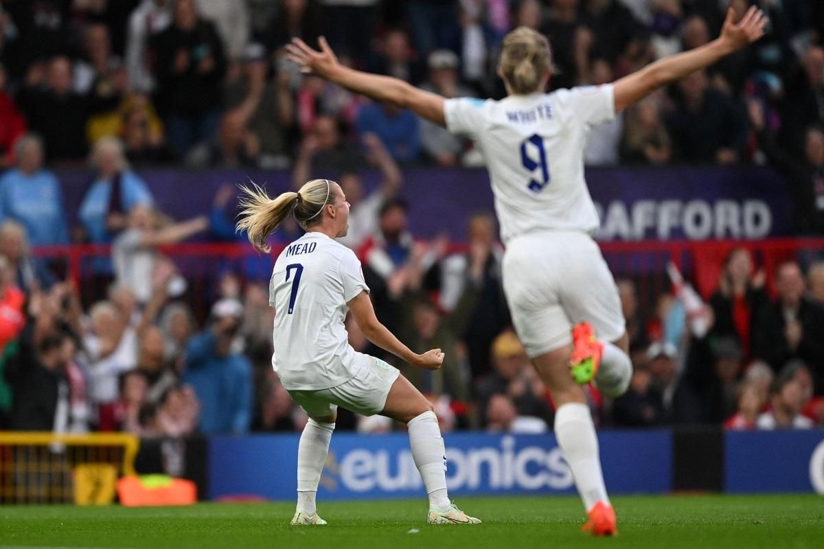 Жіноча збірна Англії проти білої форми – чому футболістки хочуть змінити кольори