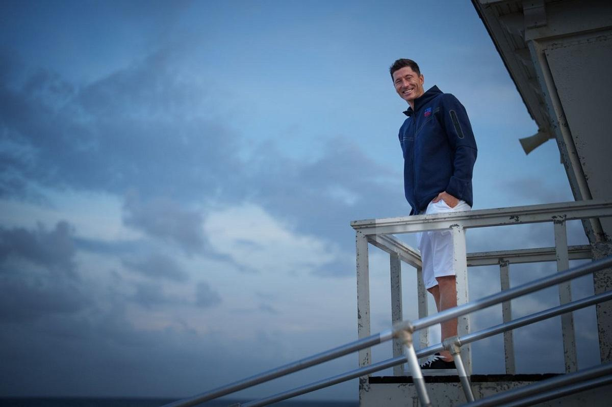 Барселона офіційно представила Роберта Левандовського