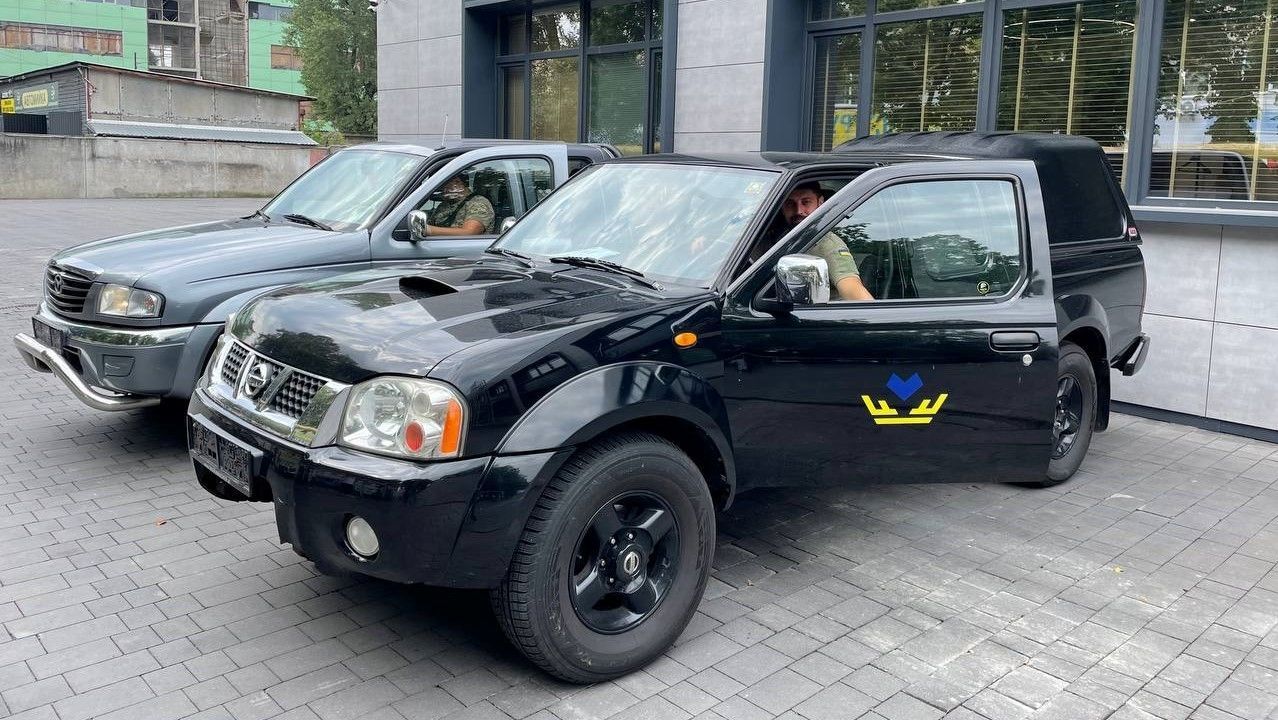 Українські захисники отримали ще два авто за підтримки Favbet Foundation