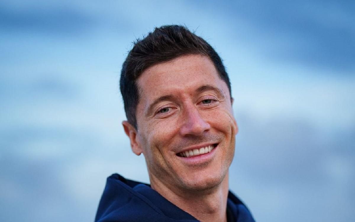 Барселона официально представила Левандовского – условия контракта Барселона официально представила Левандовского – условия контракта