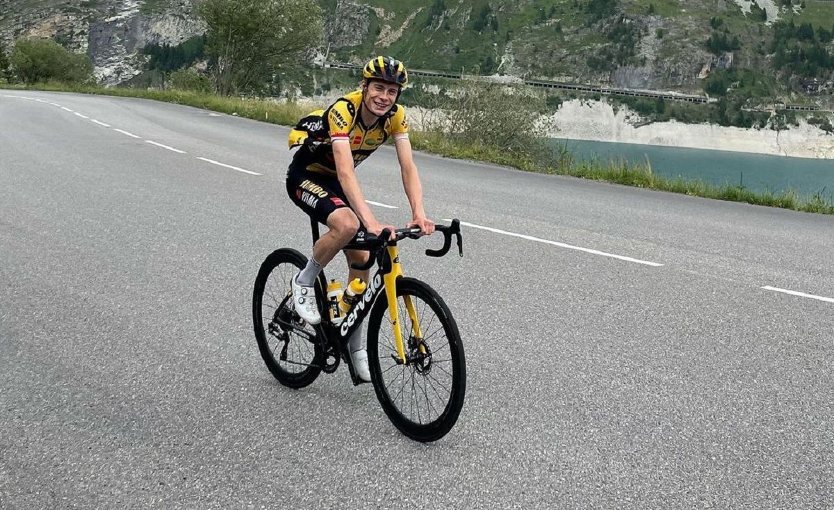 Тур де Франс-2022 - благородний вчинок лідера заліку Йонаса Вінгегора Тур де Франс-2022 - благородний вчинок лідера заліку Йонаса Вінгегора