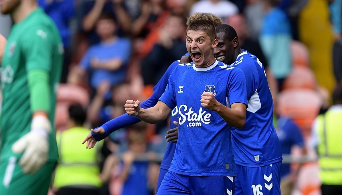 Евертон високо оцінив гру Миколенка у матчі проти Блекпула Евертон високо оцінив гру Миколенка у матчі проти Блекпула