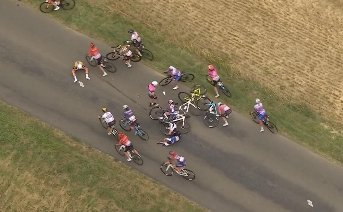 Авария во время женского Тур де Франс - видео столкновения