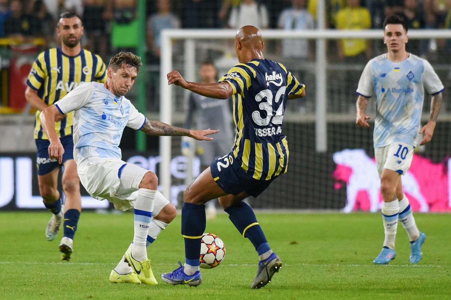 Динамо сыграет с Фенербахче: как изменились команды через неделю после последнего матча Динамо сыграет с Фенербахче: как изменились команды через неделю после последнего матча