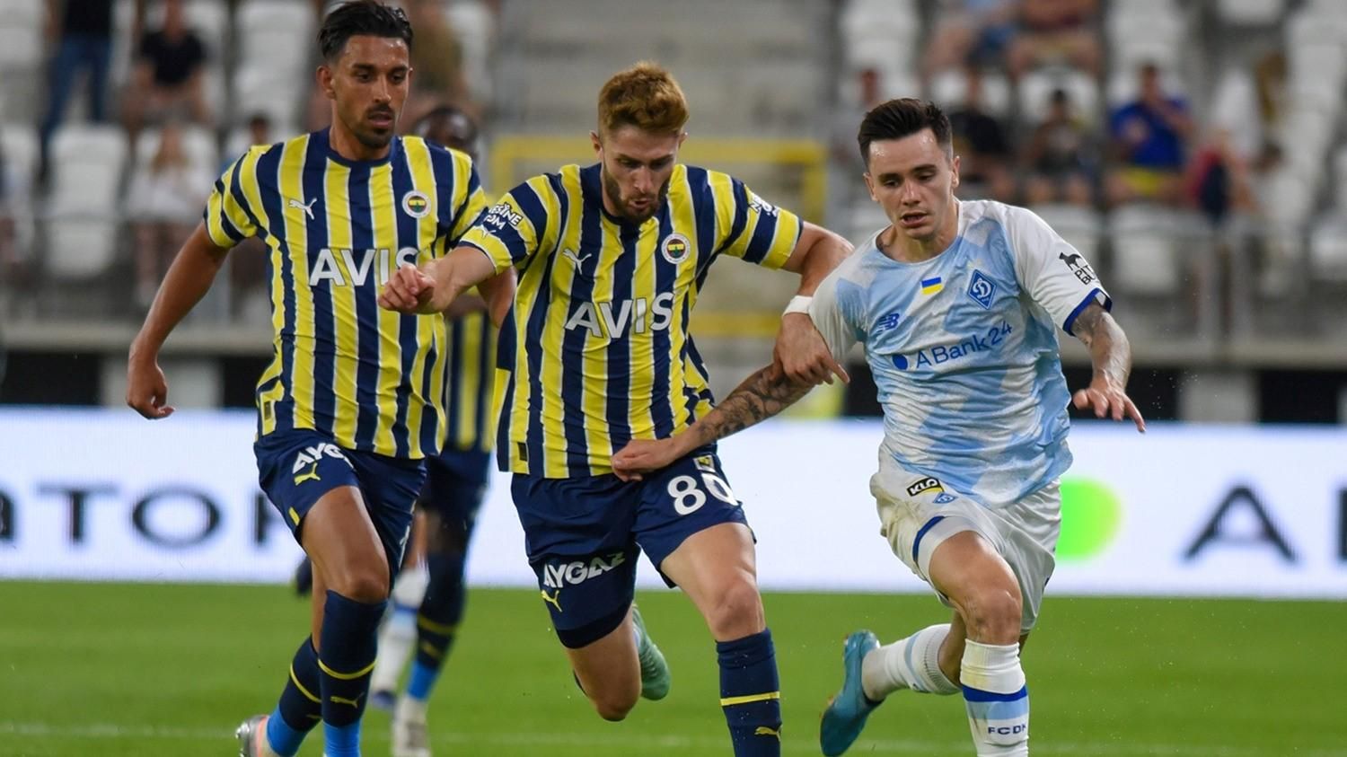 Динамо сыграет против Фенербахче в бело-блатиной форме Динамо сыграет против Фенербахче в бело-блатиной форме