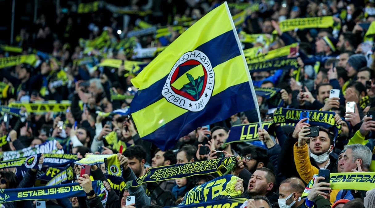 Скандал вокруг скандирований фанатов Фенербахче в поддержку Путина - карикатура Скандал вокруг скандирований фанатов Фенербахче в поддержку Путина - карикатура