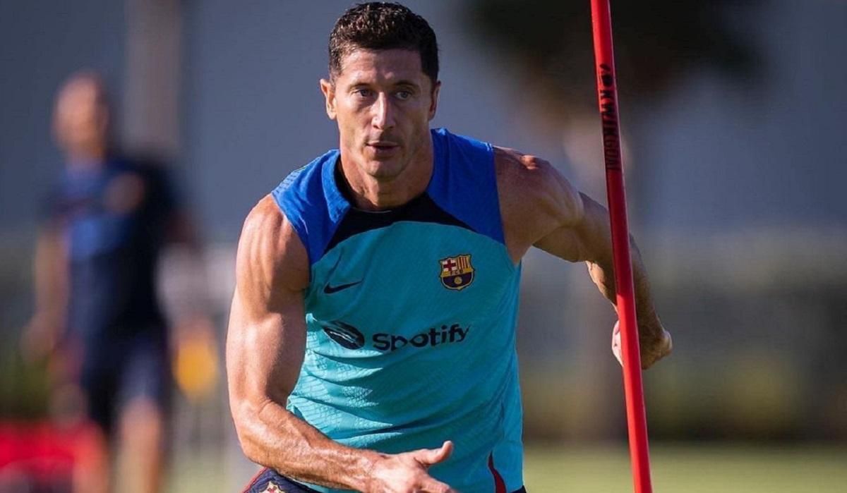 Як фанати Баварії зустріли Левандовського після переходу у Барселону Як фанати Баварії зустріли Левандовського після переходу у Барселону