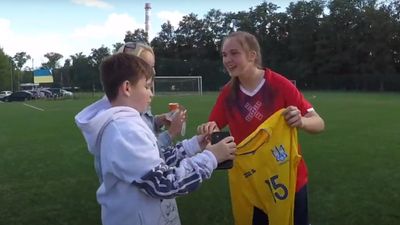 Украинские дети организовали благотворительный футбольный матч: все собранные деньги пошли на ВСУ