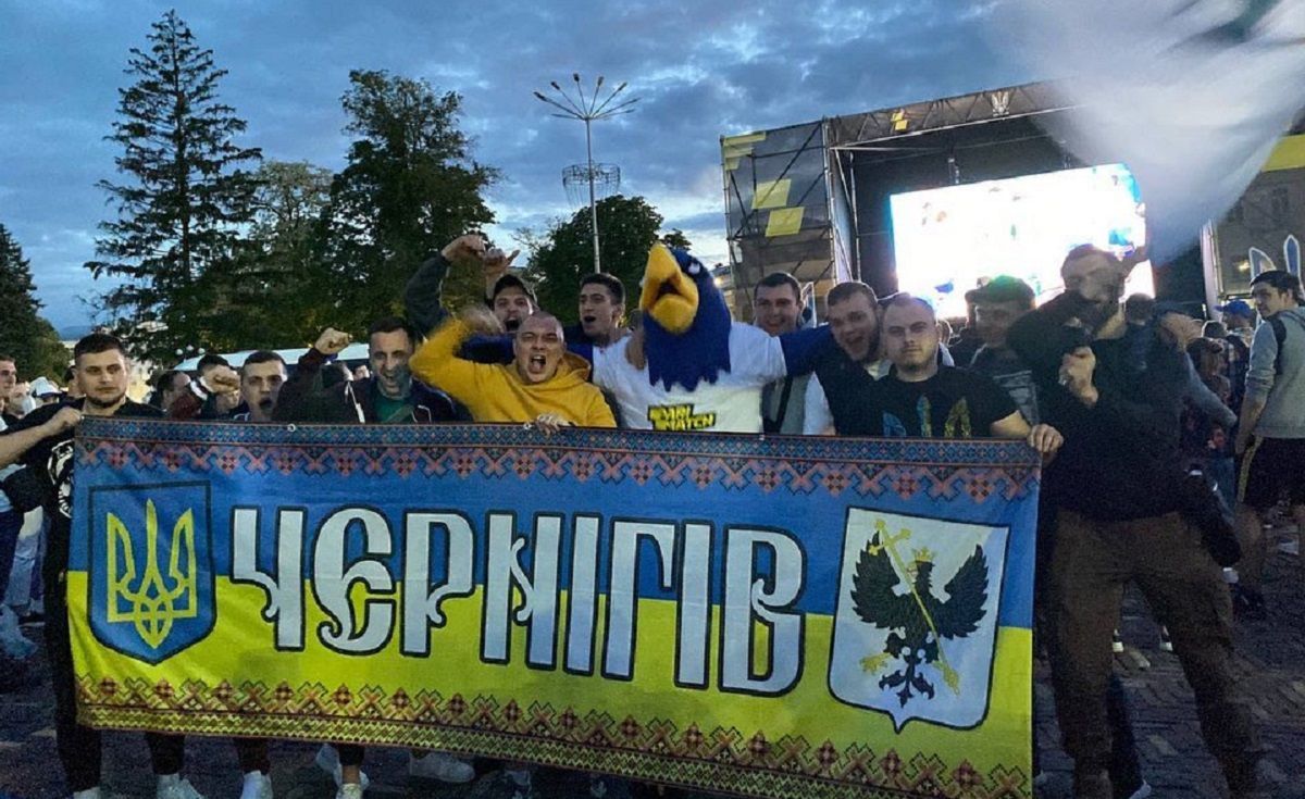 Ультрас Десны сжег паспорт Масалова Ультрас Десны сжег паспорт Масалова