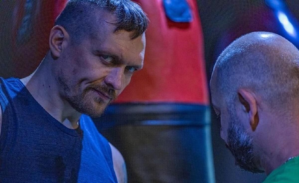 Усик зіграв в незвичний теніс напередодні реваншу – відео Усик зіграв в незвичний теніс напередодні реваншу – відео