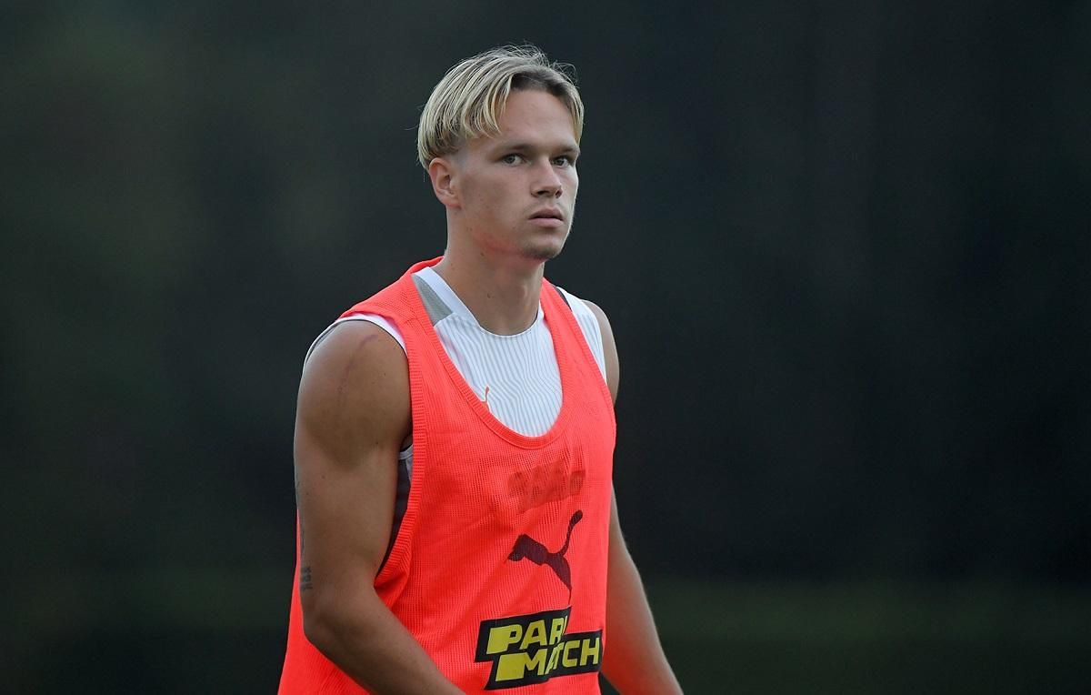 Агент Мудрика рассказал, почему сорвался трансфер футболиста Агент Мудрика рассказал, почему сорвался трансфер футболиста