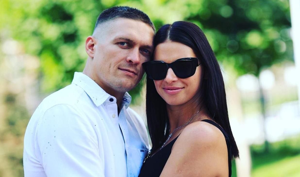 Олександр Усик з дружиною Олександр Усик з дружиною