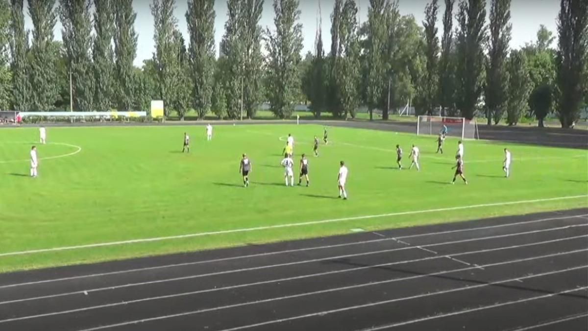 Футбольний матч в Україні перервали через повітряну тривогу: відео