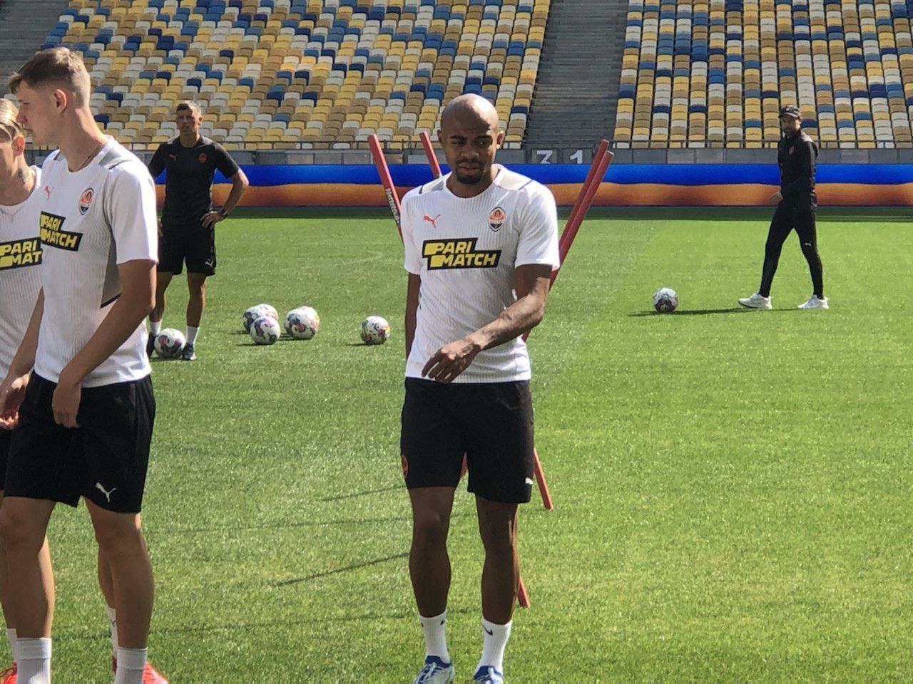 Лукас Тейлор у формі Шахтаря Лукас Тейлор у формі Шахтаря