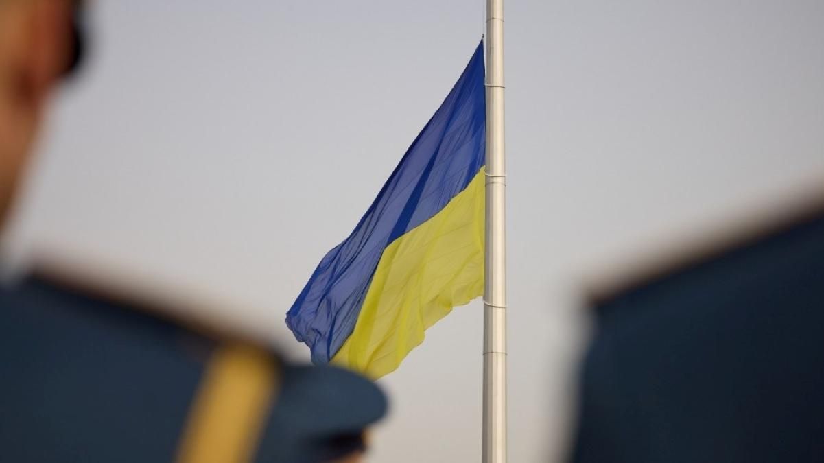 На открытии УПЛ поднимут флаг Украины, с которым болельщик выбежал на поле Олимпиады-76