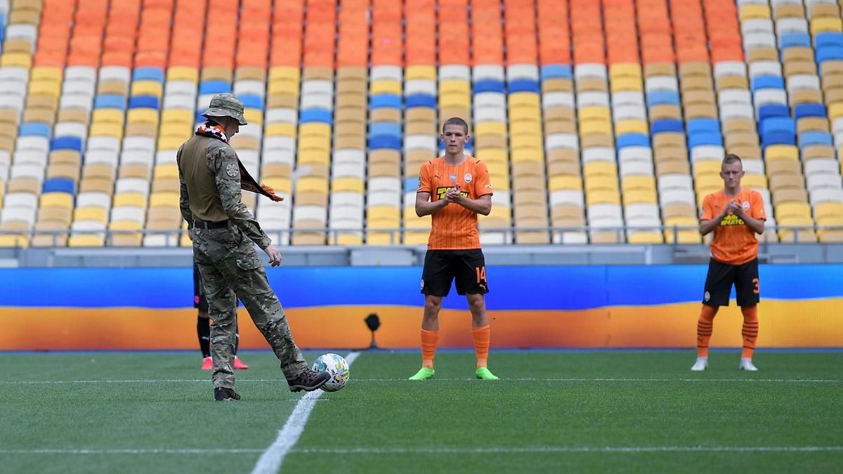 Військовий зробив перший дотик у матчі-відкритті УПЛ-2022/2023