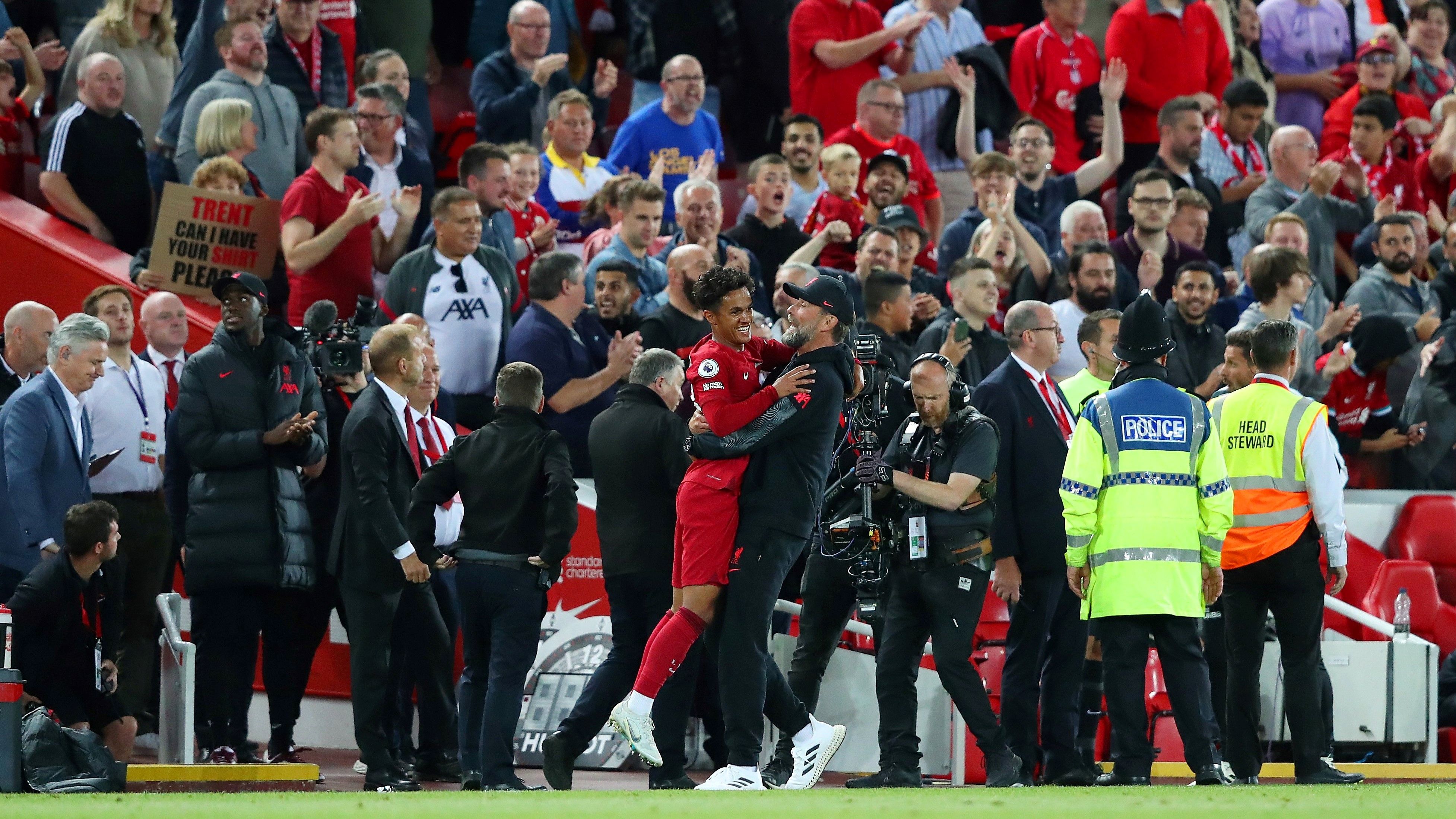 Ліверпуль забив переможний гол у ворота Ньюкасла на 90+8 хвилині, хоча арбітр компенсував лише 5 Ліверпуль забив переможний гол у ворота Ньюкасла на 90+8 хвилині, хоча арбітр компенсував лише 5