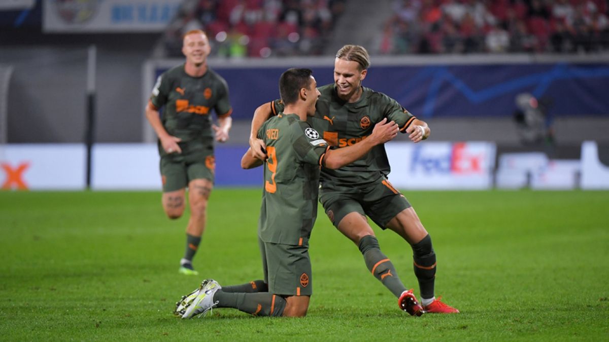 Як Мудрик забив гол та віддав дві результативні передачі за Шахтар у матчі проти Лейпцига: відео Як Мудрик забив гол та віддав дві результативні передачі за Шахтар у матчі проти Лейпцига: відео