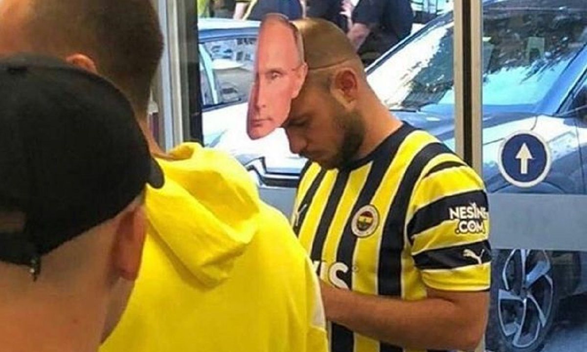 Ультрас Фенербахче кричав слава Путіну на матчі Динамо у Лізі Європи Ультрас Фенербахче кричав слава Путіну на матчі Динамо у Лізі Європи