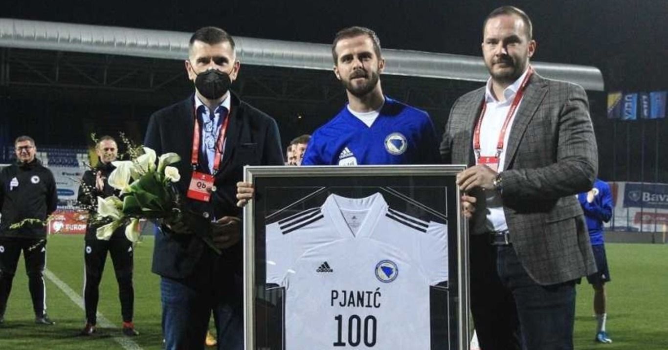 Міралем П'яніч провів понад 100 матчів за Боснію та Герцеговину