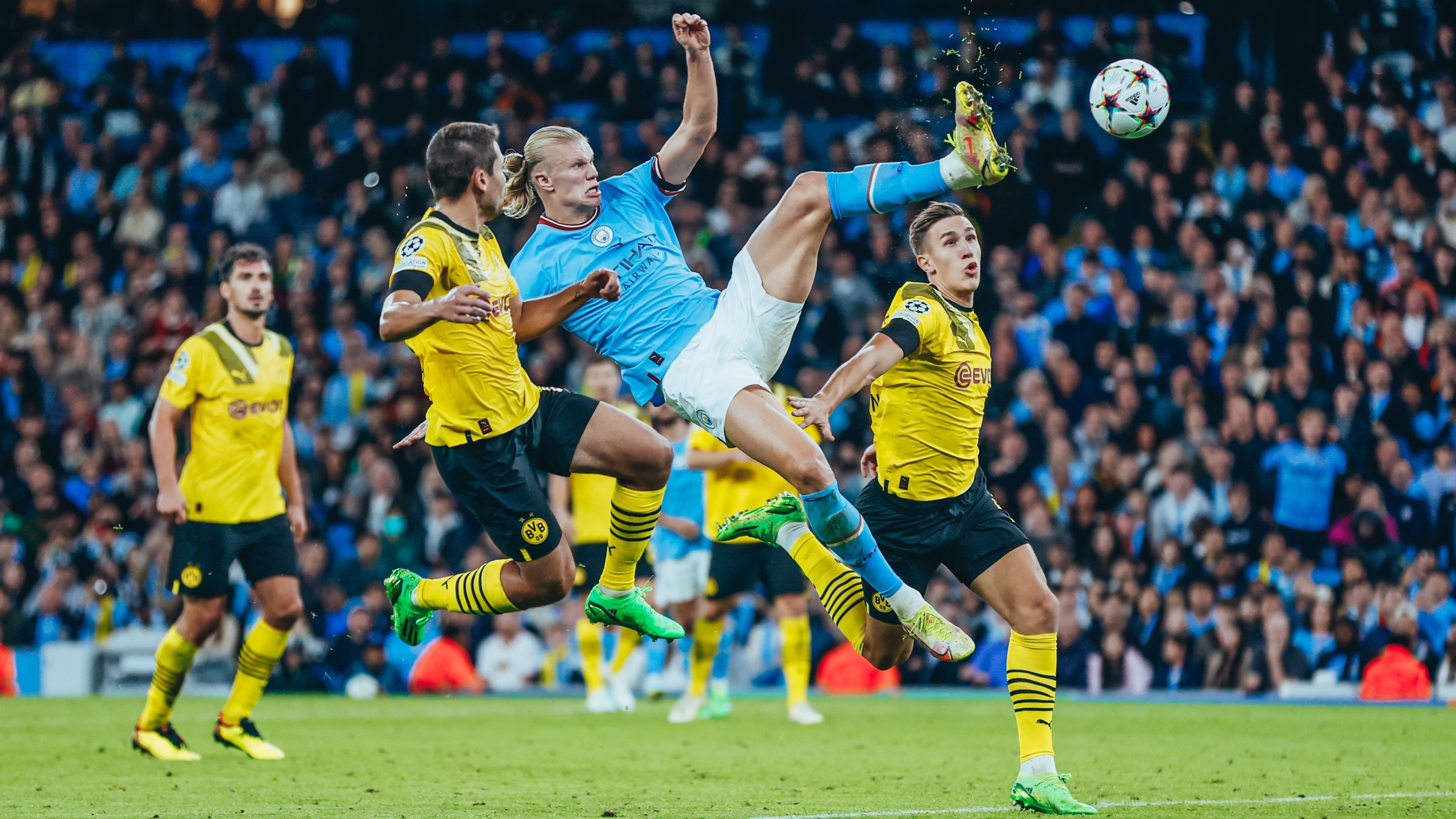 Гол Голанда визнали найкрашим в другому турі Ліги чемпіонів Гол Голанда визнали найкрашим в другому турі Ліги чемпіонів